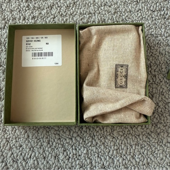 Gucci Brown and Green Key Chain with Iconic Design - Picture 4 of 15